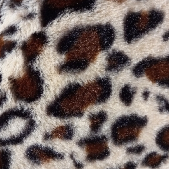 F2 Faux Fur Very Soft  Teddy Short Coat, Hooded. SIZE SM - Picture 5 of 6